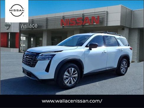 New 2026 Nissan Pathfinder SL image 1