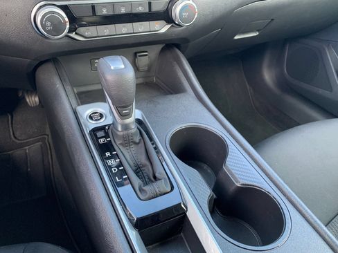 Used 2025 Nissan Altima 2.5 SV FWD image 37
