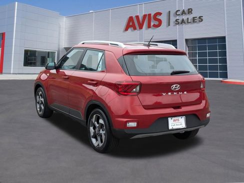 Used 2025 Hyundai Venue SEL FWD image 9