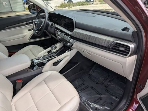 Certified 2023 Kia Telluride EX w/ EX Captain's Chair Package AWD/4WD image 14