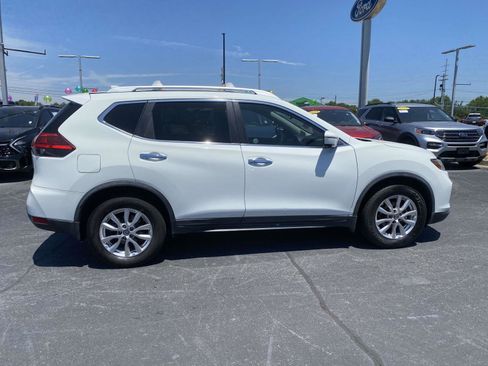 Used 2017 Nissan Rogue SV w/ SV Premium Package FWD image 8