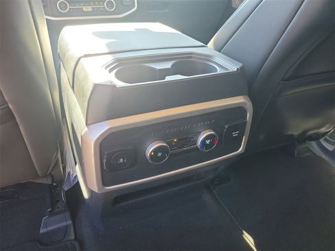 Used 2024 Ford Expedition XLT image 12