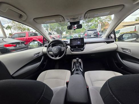 Used 2020 Toyota Corolla LE FWD image 9