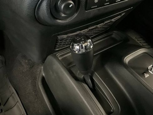 Used 2017 Jeep Wrangler Unlimited Sahara AWD/4WD image 17