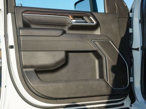 Used 2025 Chevrolet Silverado 2500 LT w/ Convenience Package image 22