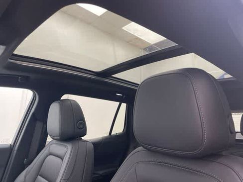 New 2026 Chevrolet Equinox LT w/ Convenience Package II AWD/4WD image 7