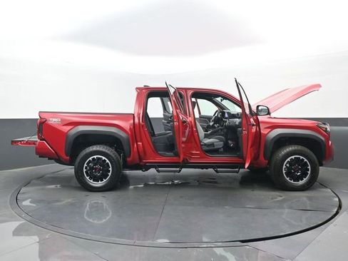 Used 2025 Toyota Tacoma TRD Off-Road AWD/4WD image 32