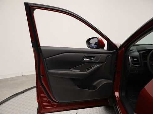 Used 2025 Nissan Rogue SV FWD image 16