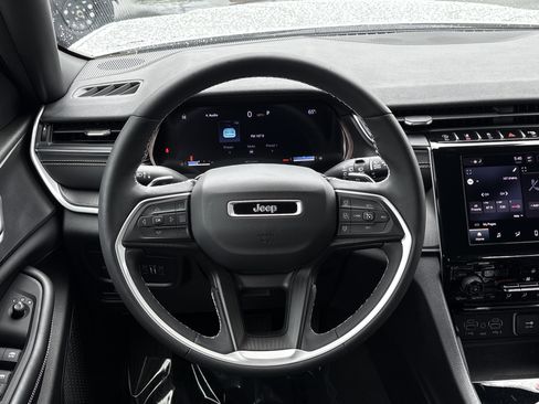 Certified 2023 Jeep Grand Cherokee Altitude AWD/4WD image 18