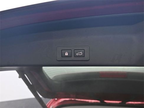 Used 2024 Subaru Ascent Premium w/ Convenience Package image 7