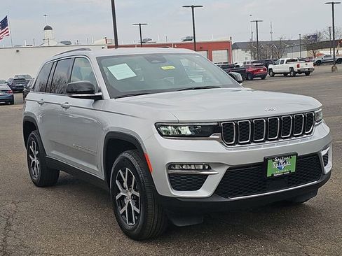 Used 2024 Jeep Grand Cherokee Limited image 10