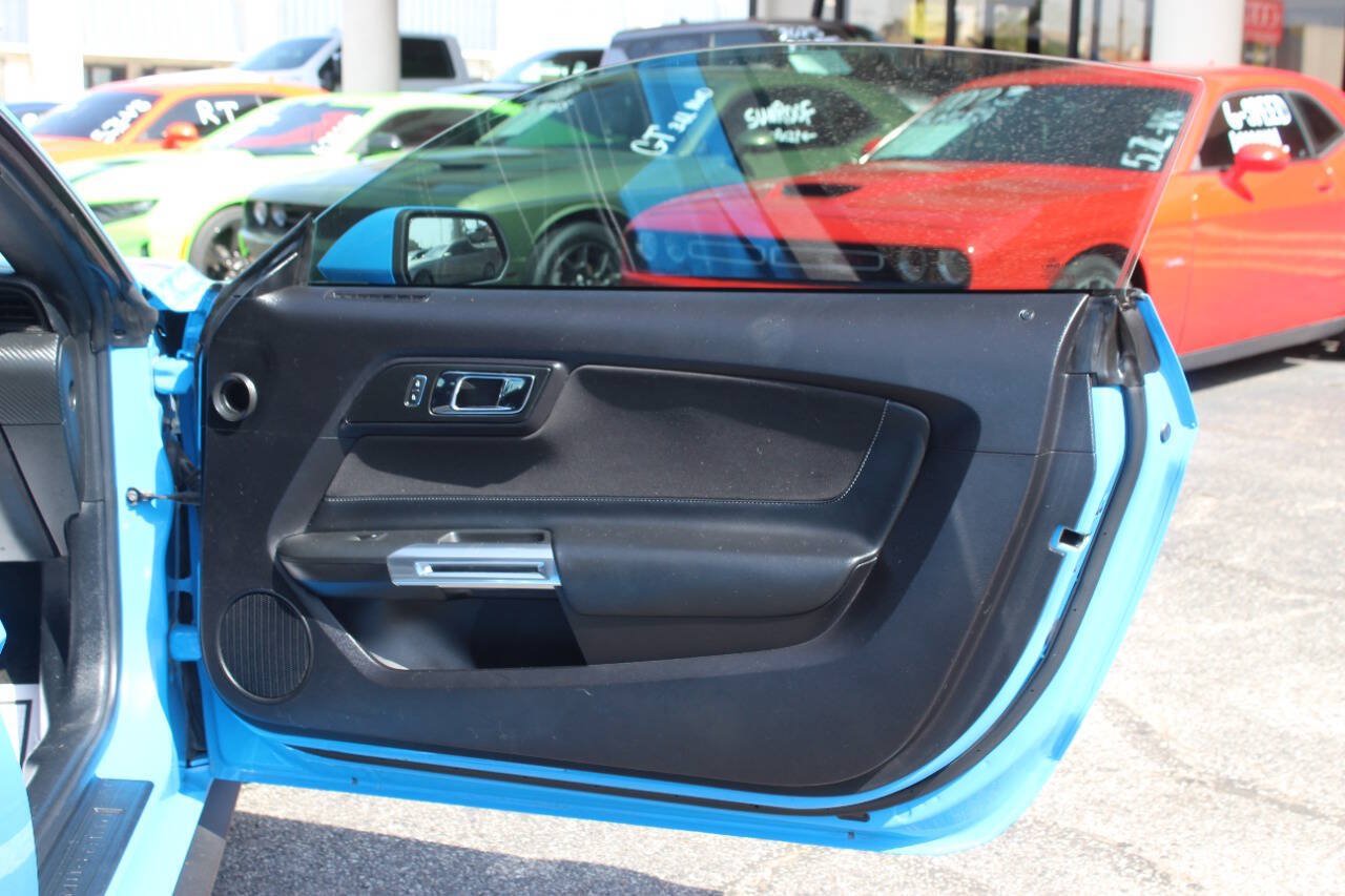 Used 2017 Ford Mustang Coupe RWD image 10