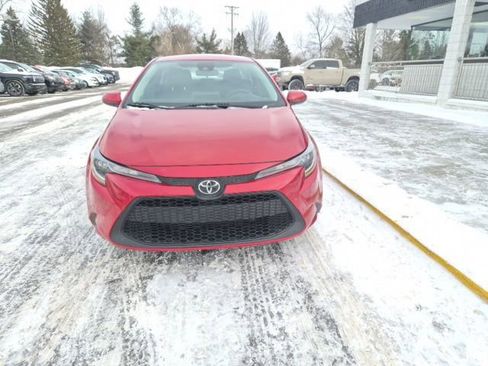 Used 2021 Toyota Corolla LE image 2