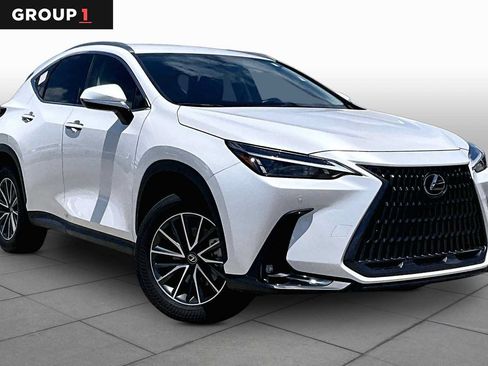 Used 2025 Lexus NX 250 FWD w/ Towing Package (2000 Lbs) image 3