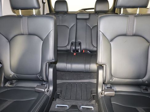 Used 2024 Honda Pilot Touring image 13