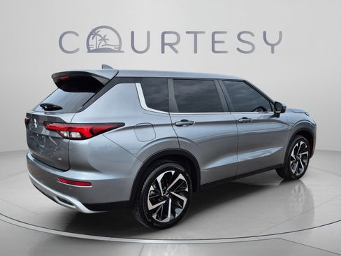 Used 2022 Mitsubishi Outlander SE FWD image 5