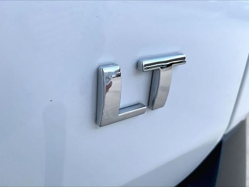 Used 2023 Chevrolet Traverse LT FWD image 9