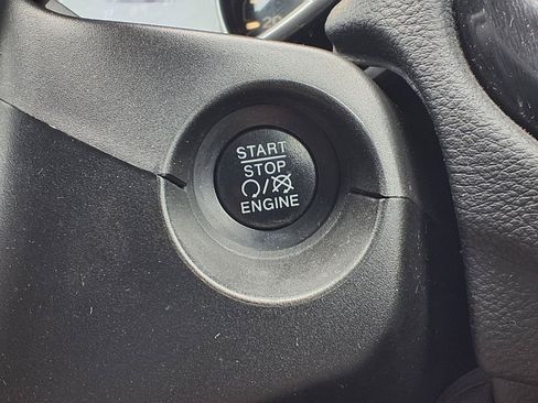 Used 2019 Jeep Compass Latitude FWD image 11