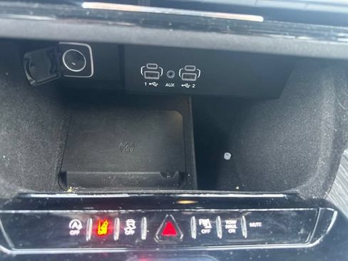 Used 2024 Jeep Wagoneer Series II w/ Flexible Seating Group RWD image 24