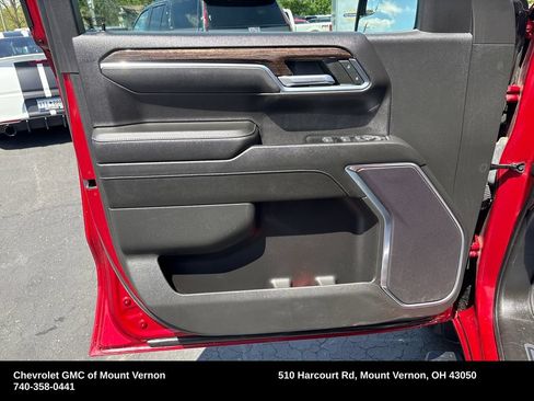 Used 2022 GMC Sierra 1500 Elevation w/ LPO, Elevation Black Package AWD/4WD image 13