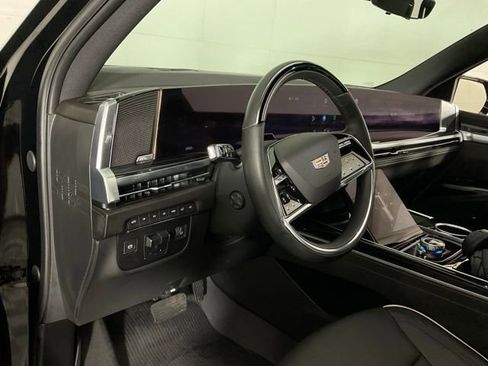 Used 2025 Cadillac Escalade Sport w/ Touring Package AWD/4WD image 17