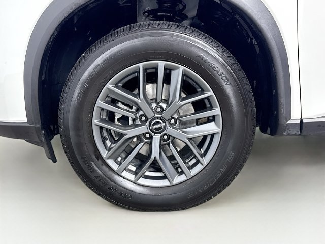 Used 2024 Nissan Rogue S FWD image 29