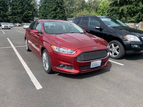 Used 2015 Ford Fusion SE w/ Equipment Group 202A FWD image 2