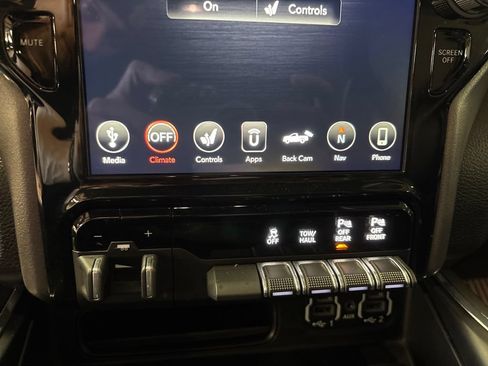 Used 2021 RAM 1500 Laramie AWD/4WD image 19