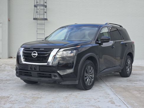 Used 2024 Nissan Pathfinder SV image 4