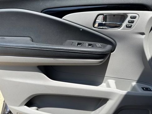 Used 2017 Honda Pilot Touring image 13