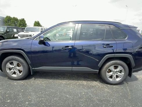 Used 2022 Toyota RAV4 XLE AWD/4WD image 5