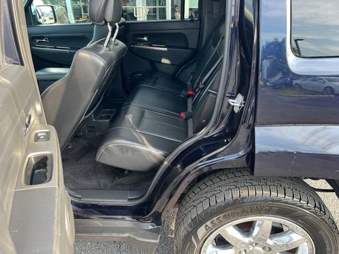 Used 2011 Jeep Liberty Limited w/ Tire & Wheel Group AWD/4WD image 22