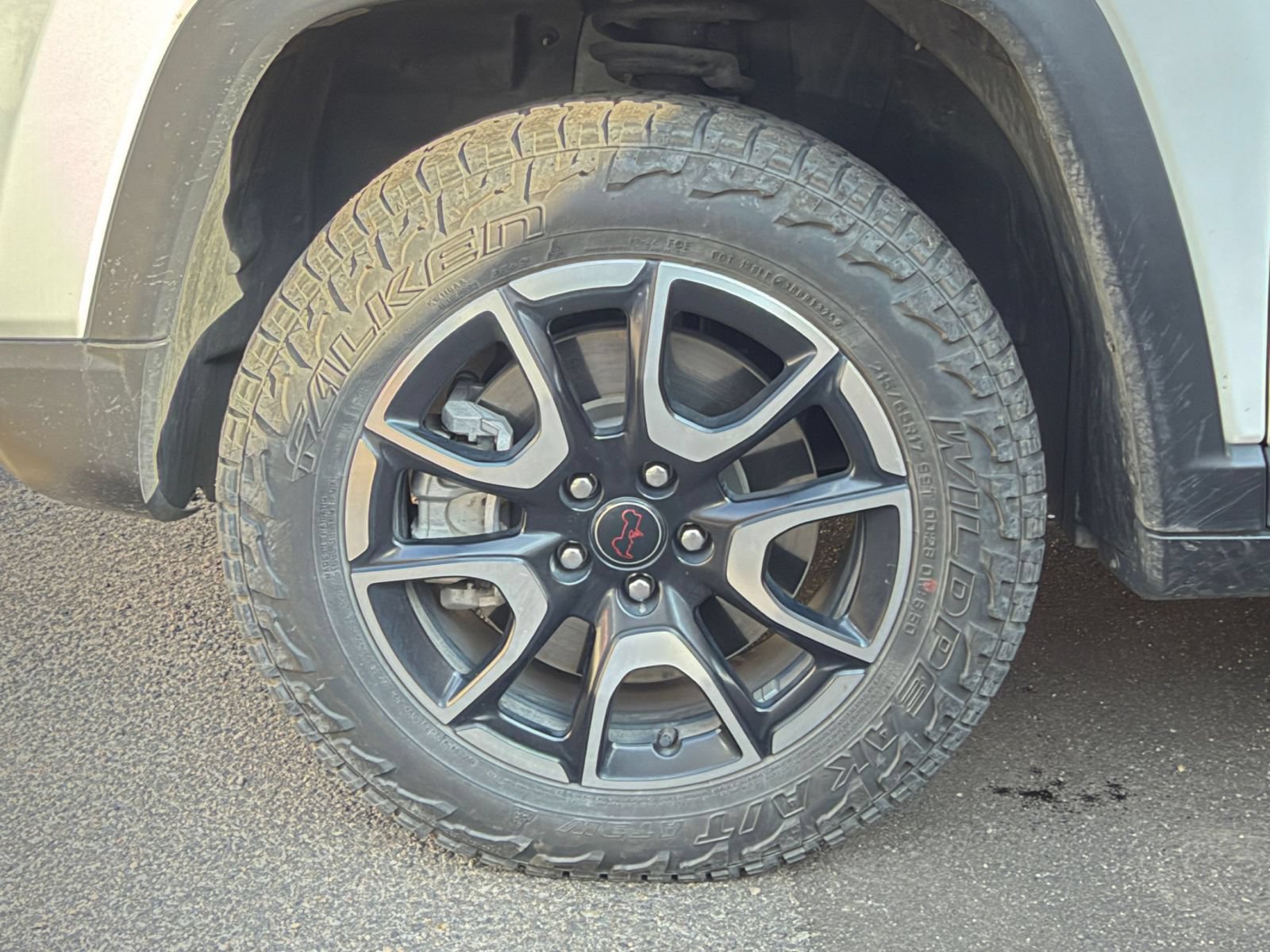Used 2025 Jeep Compass Trailhawk AWD/4WD image 29