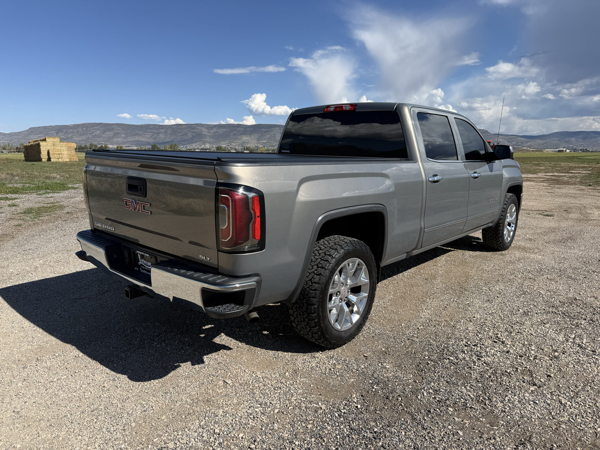 Used 2017 GMC Sierra 1500 SLT w/ SLT Premium Package AWD/4WD image 7