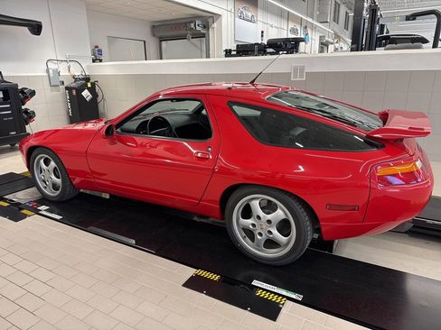 Used 1994 Porsche 928 GTS RWD image 2