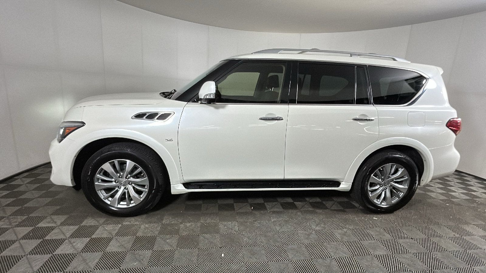 Used 2017 INFINITI QX80 4WD image 5