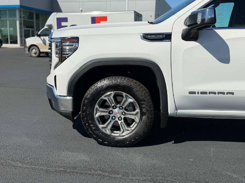 Used 2025 GMC Sierra 1500 SLT AWD/4WD image 11