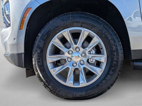 New 2026 Chevrolet Suburban Premier image 18