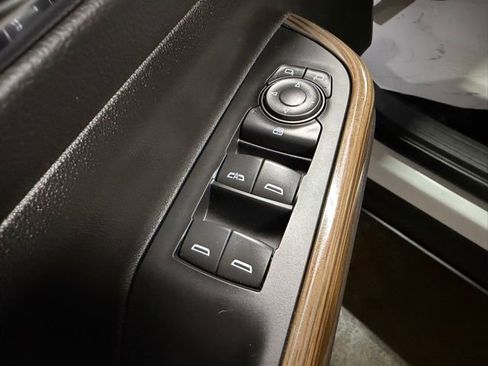 Used 2023 GMC Acadia SLE w/ Driver Convenience Package image 13