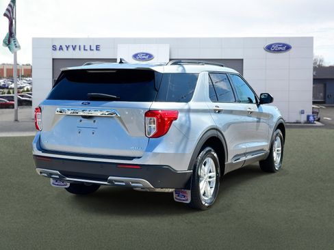 Used 2022 Ford Explorer XLT w/ Equipment Group 202A image 5