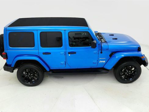 Used 2023 Jeep Wrangler Unlimited Sahara w/ Cold Weather Group image 18