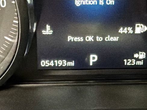 Used 2017 Jaguar F-PACE Premium image 11