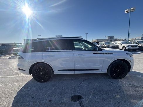 New 2026 Lincoln Aviator Reserve w/ Jet Appearance Package image 3