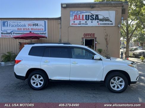 Used 2011 Toyota Highlander 4WD w/ Cold Weather Pkg image 1