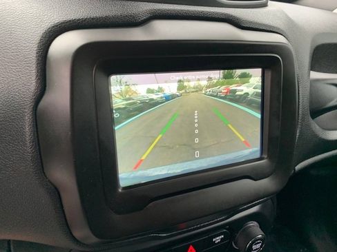 Used 2020 Jeep Renegade Latitude w/ Cold Weather Group image 26