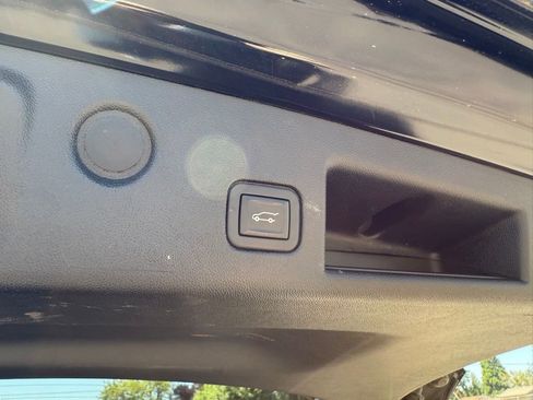 Used 2020 Chevrolet Equinox LT image 16