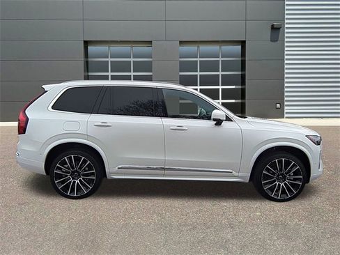 New 2026 Volvo XC90 B6 Plus image 8