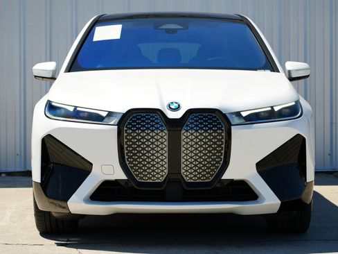 Used 2022 BMW iX xDrive50 w/ Sport Package image 7