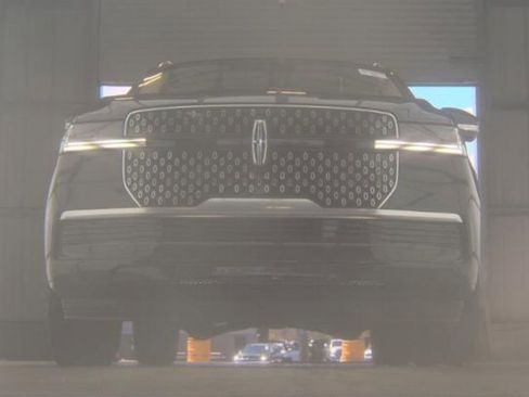 Used 2025 Lincoln Navigator Reserve image 4