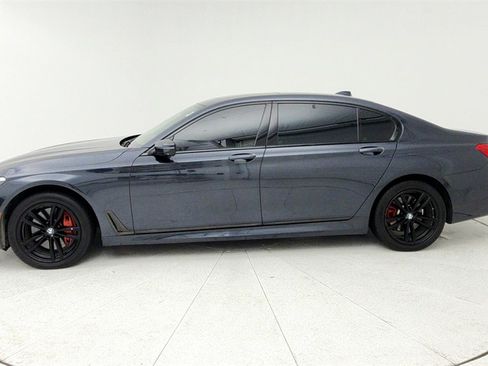 Used 2017 BMW 750i xDrive image 2